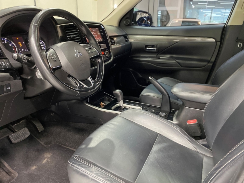 mitsubishi outlander hpe
