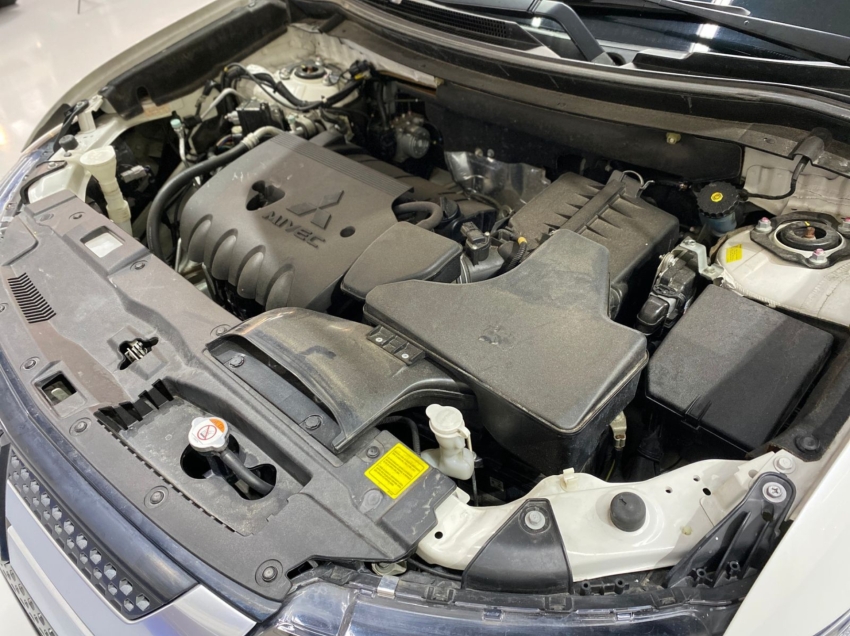 mitsubishi outlander hpe