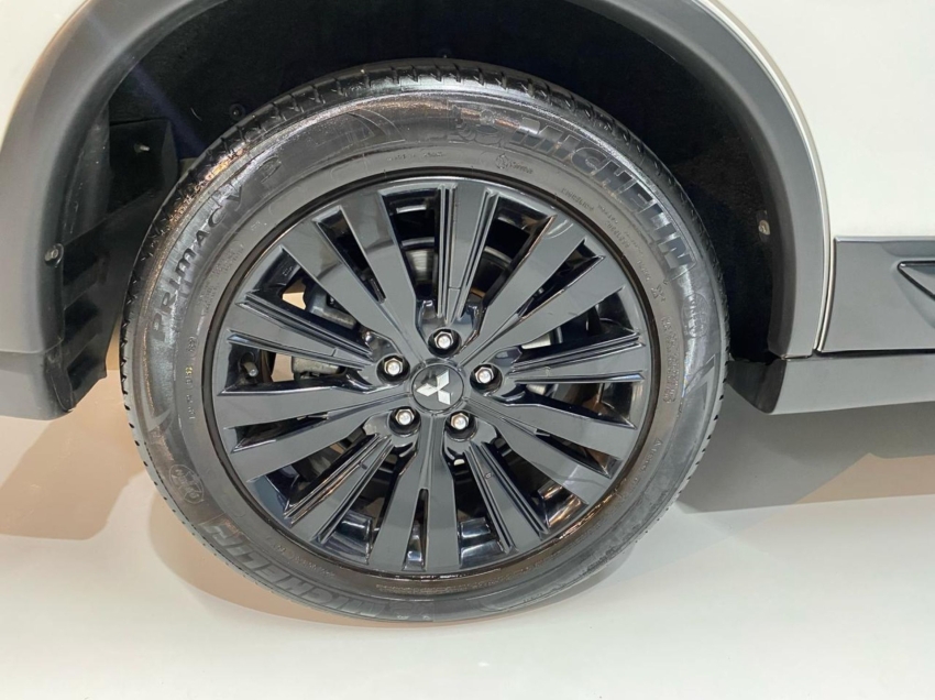 mitsubishi outlander hpe-s