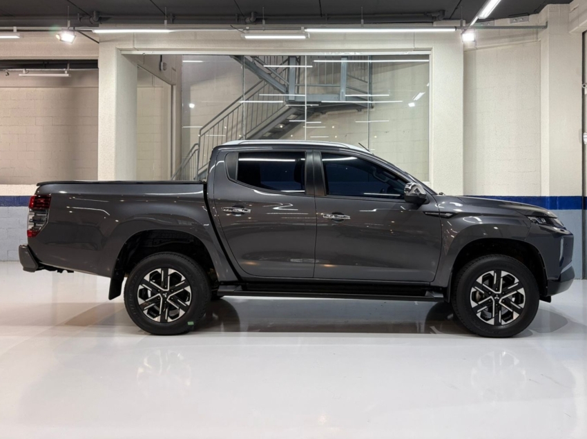 mit l200 triton  hpe s