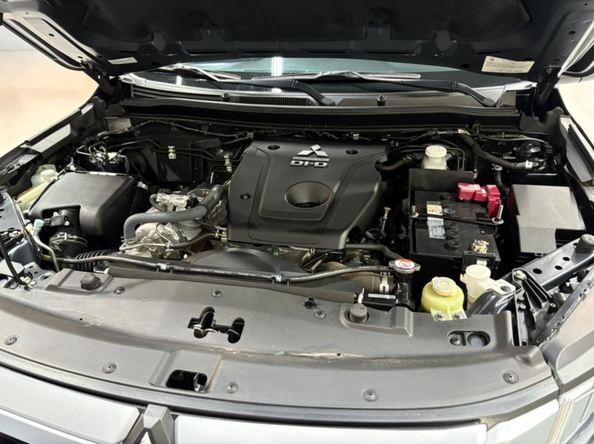 mit l200 triton  hpe s