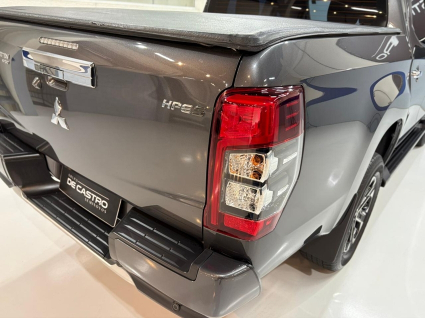 mit l200 triton  hpe s