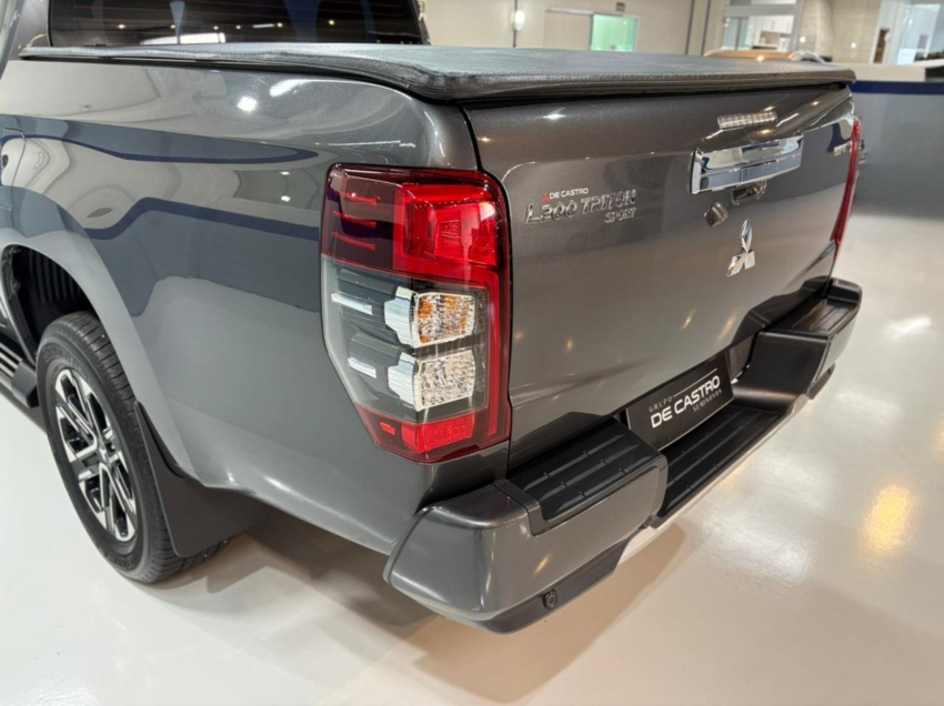 mit l200 triton  hpe s