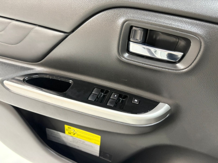 mit l200 triton sport hpe