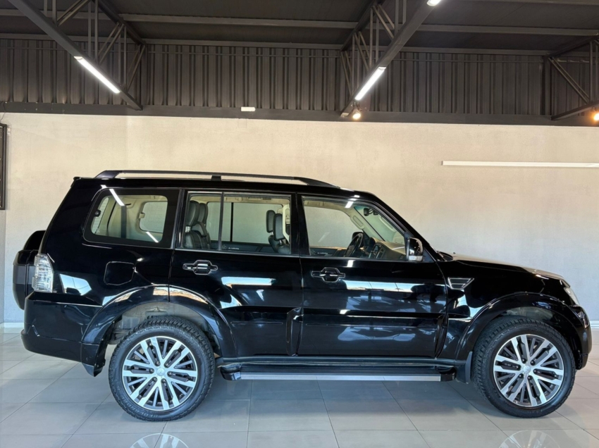 mitsubishi pajero full
