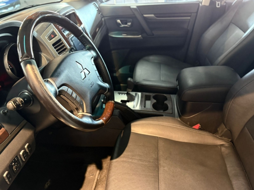 mitsubishi pajero full
