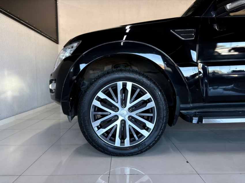 mitsubishi pajero full