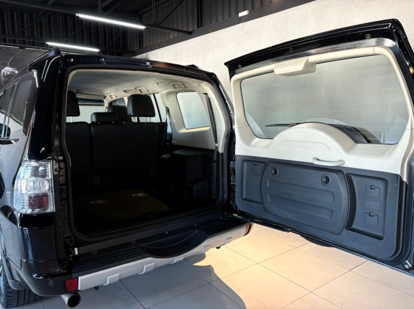 mitsubishi pajero full