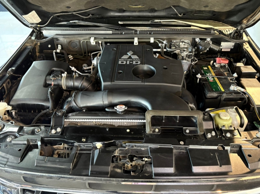 mitsubishi pajero full
