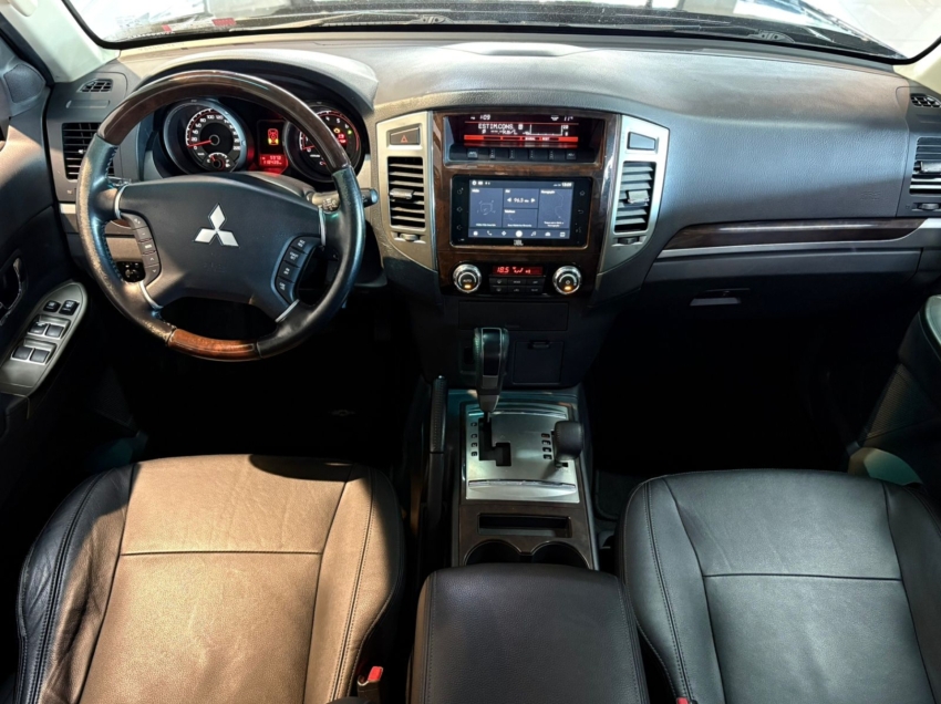 mitsubishi pajero full