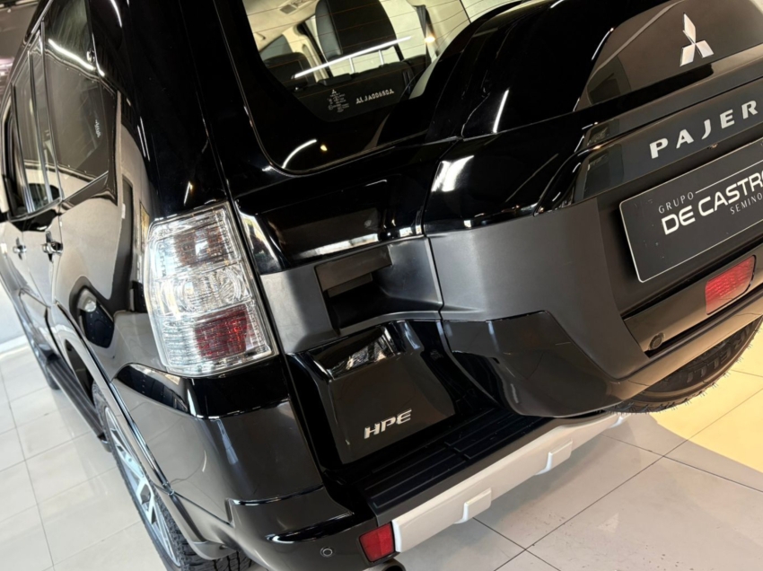 mitsubishi pajero full
