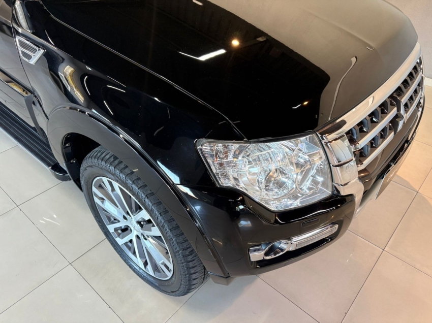 mitsubishi pajero full