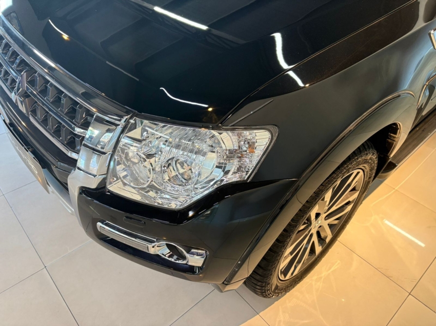 mitsubishi pajero full