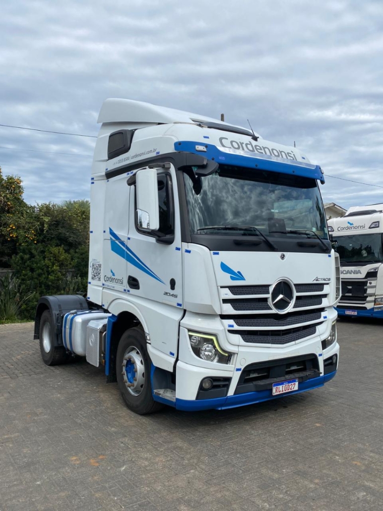 mercedes-benz actros 2045 4x2 diesel 2p automatico 2020