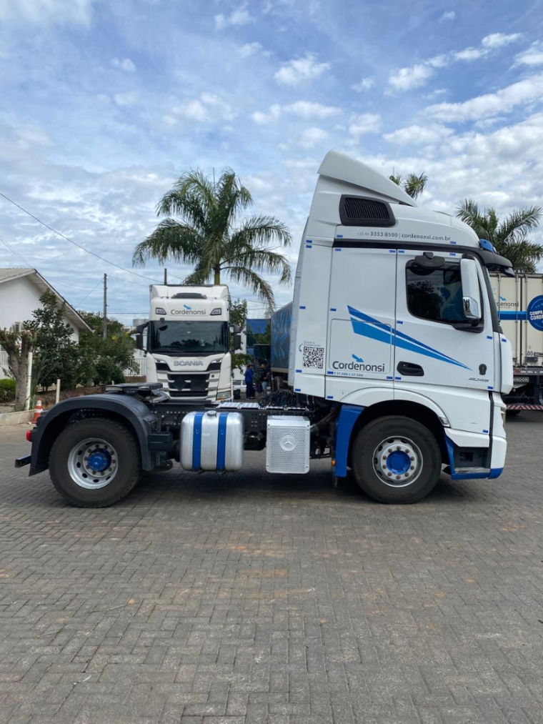 mercedes-benz actros 2045 4x2 diesel 2p automatico 2020