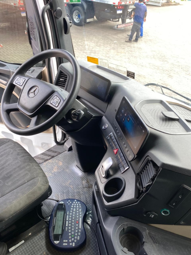 mercedes-benz actros 2045 4x2 diesel 2p automatico 2020