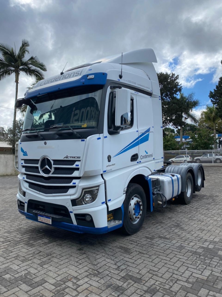 mercedes-benz actros 2548 6x2 diesel 2p automatico 2020