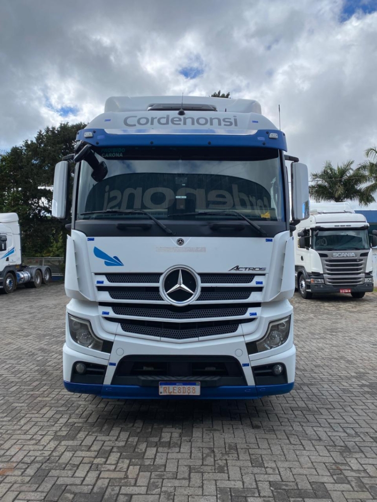 mercedes-benz actros 2548 6x2 diesel 2p automatico 2020