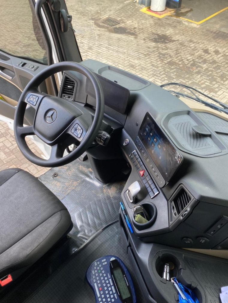 mercedes-benz actros 2548 6x2 diesel 2p automatico 2020