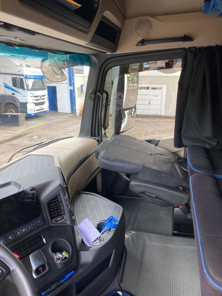 mercedes-benz actros 2548 6x2 diesel 2p automatico 2020