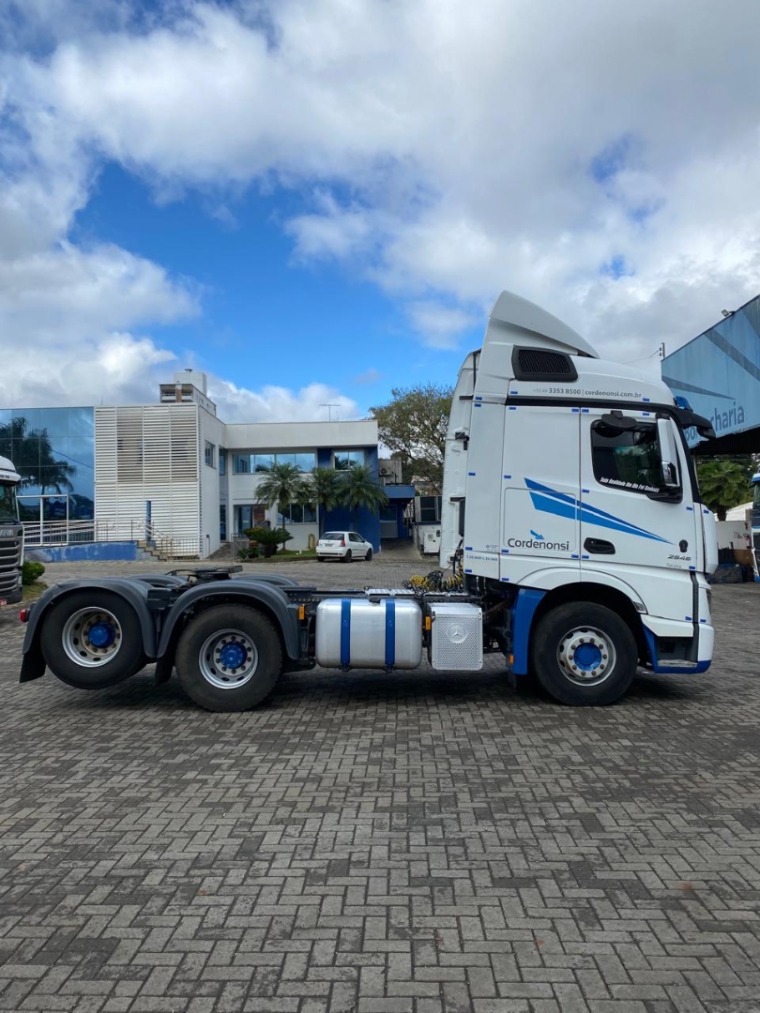 mercedes-benz actros 2548 6x2 diesel 2p automatico 2020