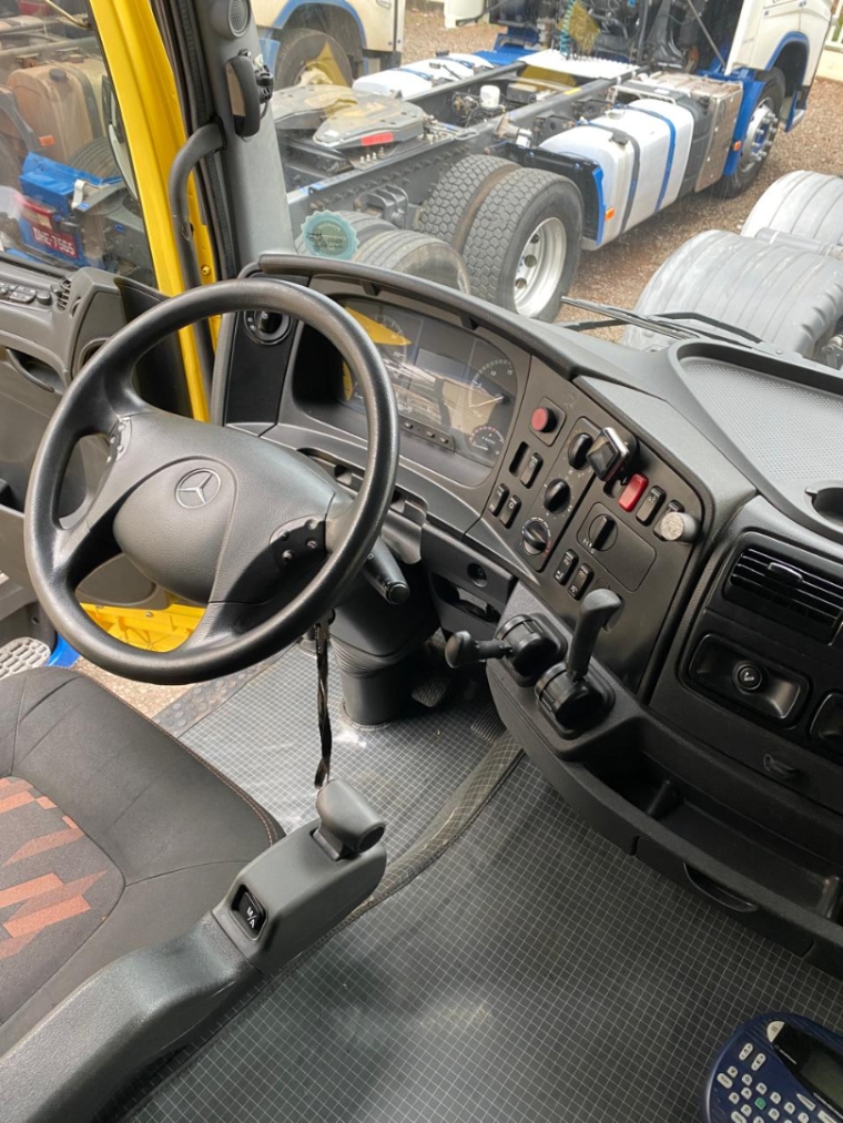 mercedes-benz axor 2536 6x2 diesel 2p automatico 202012