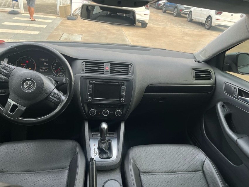 volkswagen jetta 2.0 comfortline flex 4p tiptronic 2014