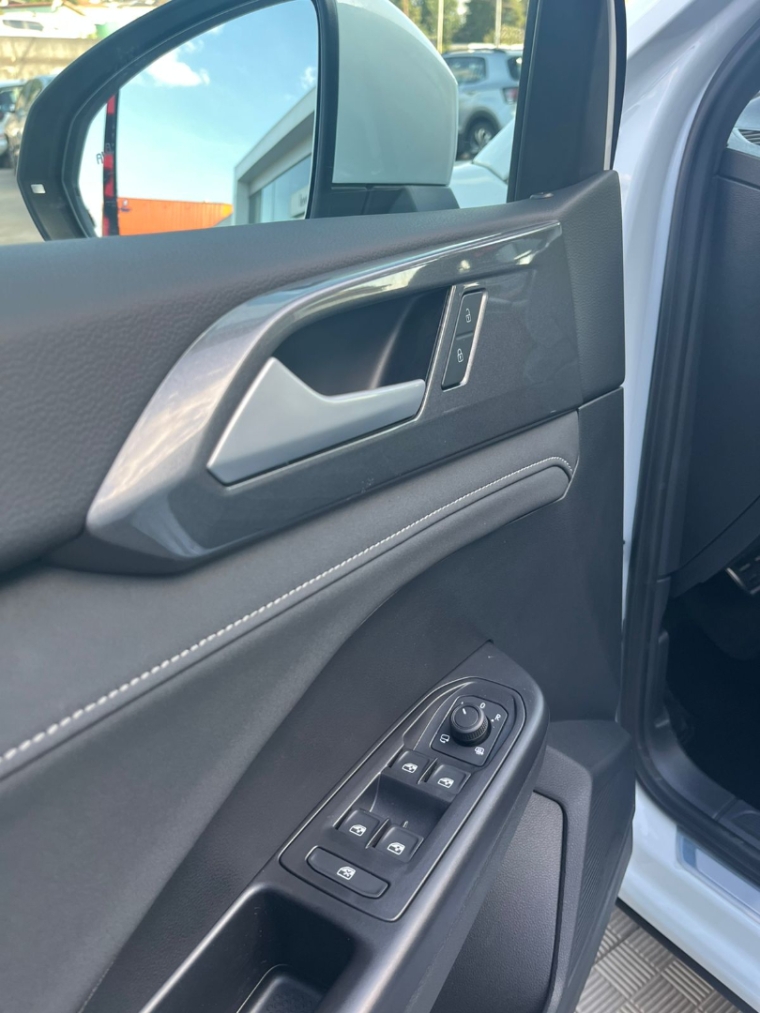 volkswagen taos 1.4 250 tsi total flex highline automatico 4p 2025