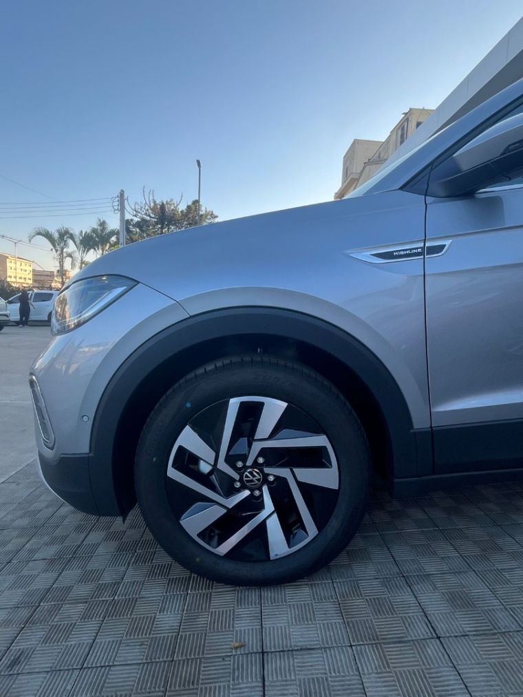 volkswagen t-cross 1.4 250 tsi total flex highline automatico 4p 2025