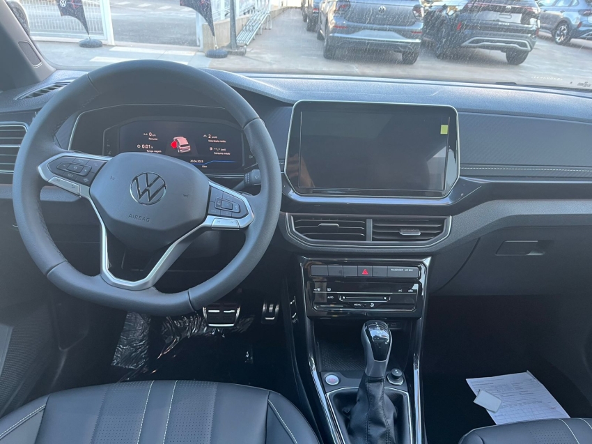 volkswagen t-cross 1.4 250 tsi total flex highline automatico 4p 2025