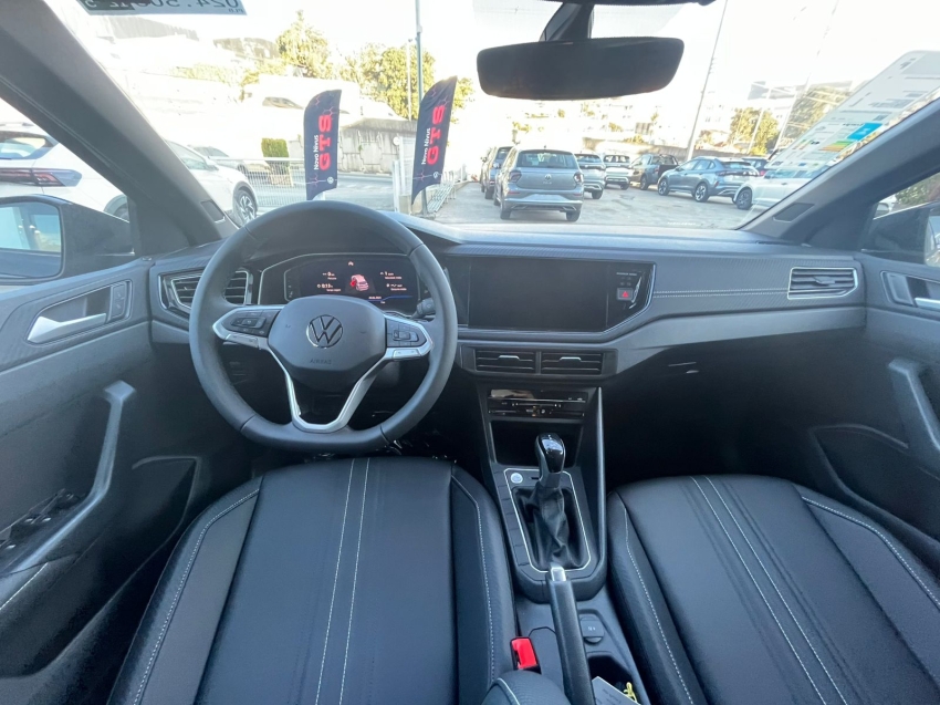 volkswagen nivus 1.0 200 tsi total flex highline automatico 4p 2025