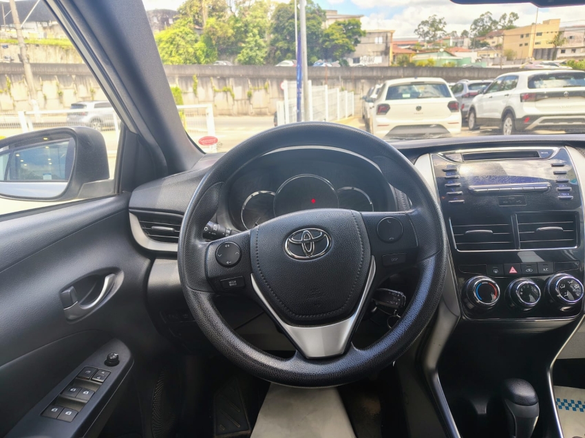 toyota yaris 1.3 16v flex xl multidrive 4p automatico 20194