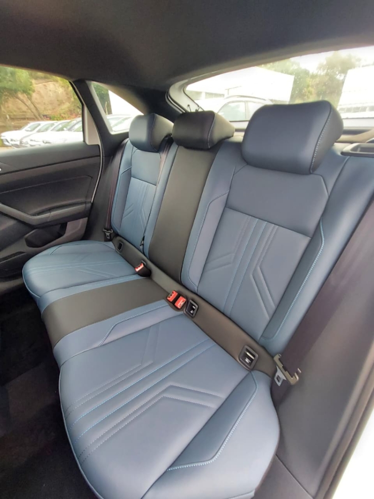 volkswagen nivus 1.0 200 tsi total flex highline automatico 4p 202610