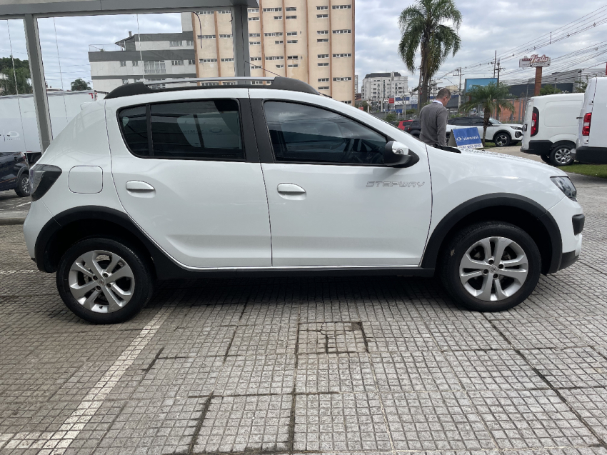 renault sandero 1.6 stepway 8v flex 4p automatizado 2016