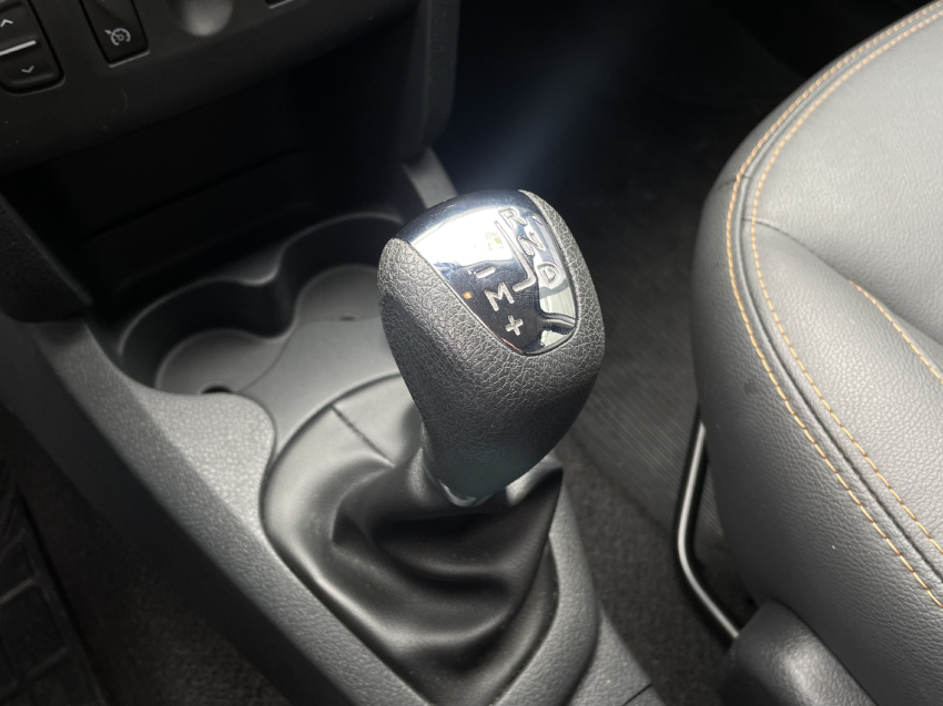 renault sandero 1.6 stepway 8v flex 4p automatizado 2016