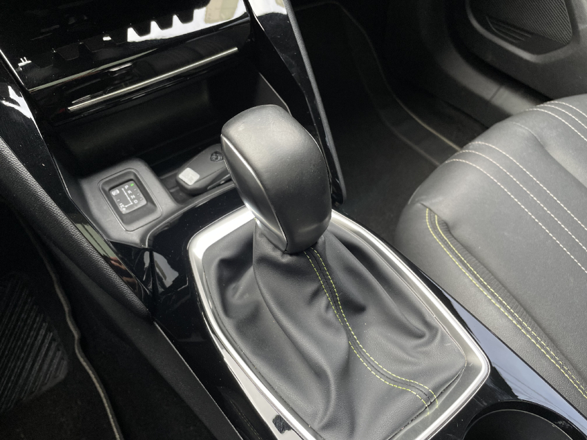 peugeot 2008 1.0 turbo 200 flex gt cvt 4p automatico 2025