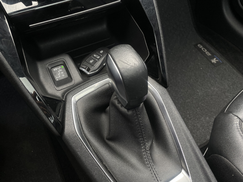 peugeot 208 1.6 16v flex griffe at6 4p automatico 2023