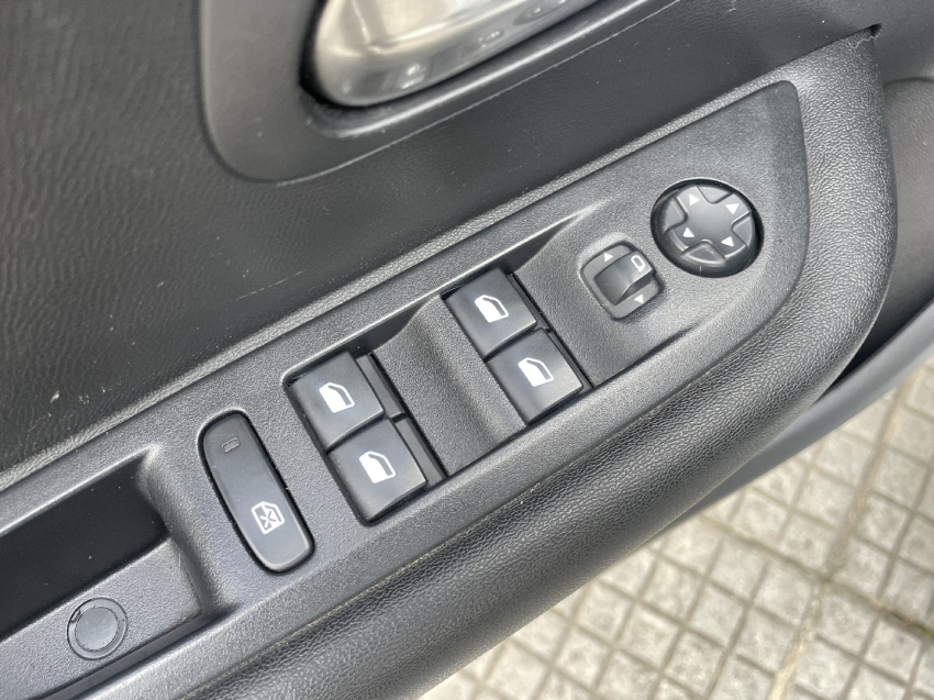 peugeot 208 1.6 16v flex griffe at6 4p automatico 2023