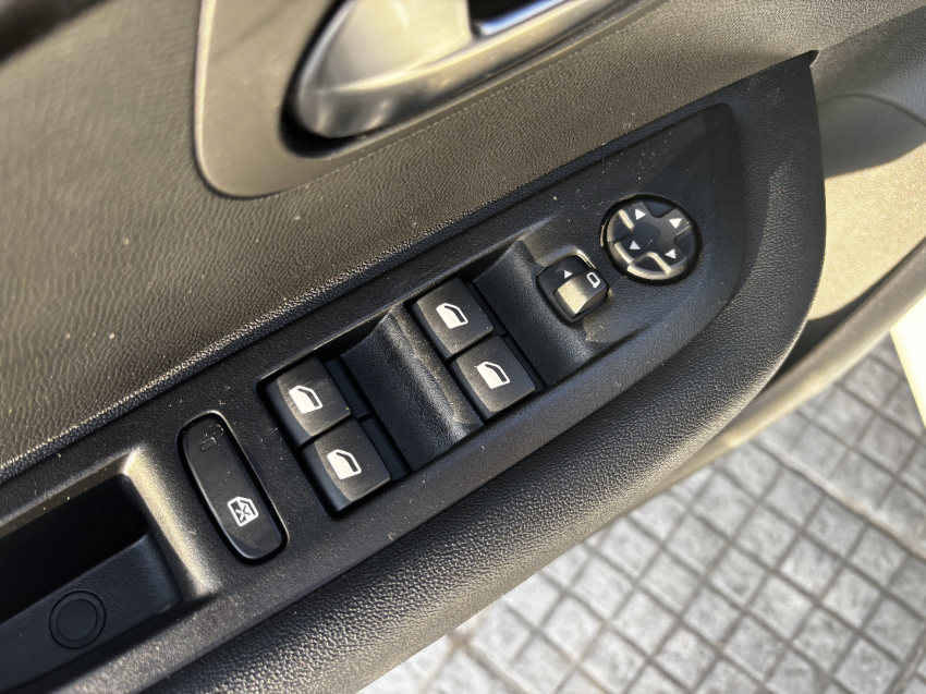 peugeot 208 1.6 16v flex griffe at6 4p automatico 2023