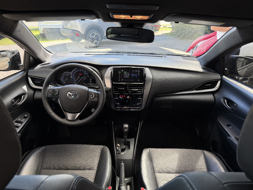 toyota yaris 1.5 16v flex xs multidrive 4p automatico 2025