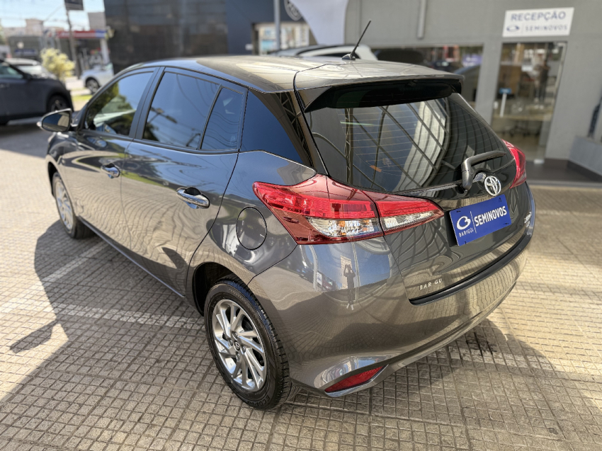 toyota yaris 1.5 16v flex xs multidrive 4p automatico 2025