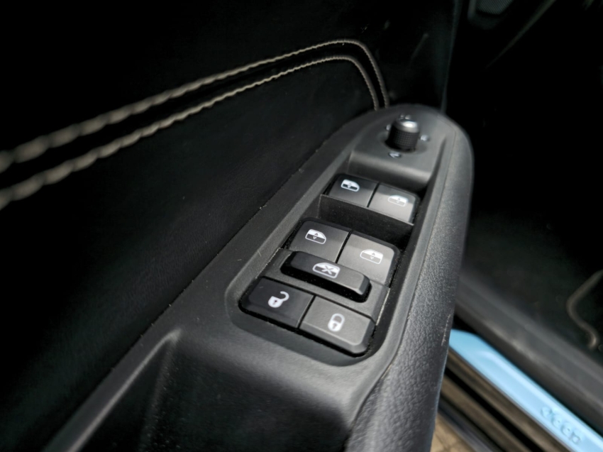 jeep commander 2.0 hurricane 4 turbo gasolina blackhawk at9 4p automatico 202511