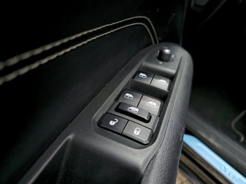 jeep commander 2.0 hurricane 4 turbo gasolina blackhawk at9 4p automatico 202513