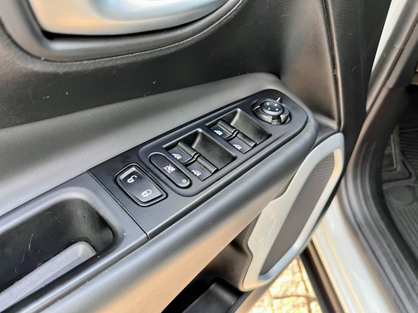 jeep renegade 1.8 16v flex longitude 4p automatico 20217