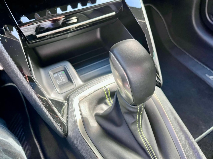 208 gt hybrid automatico12