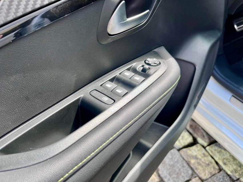 208 gt hybrid automatico15