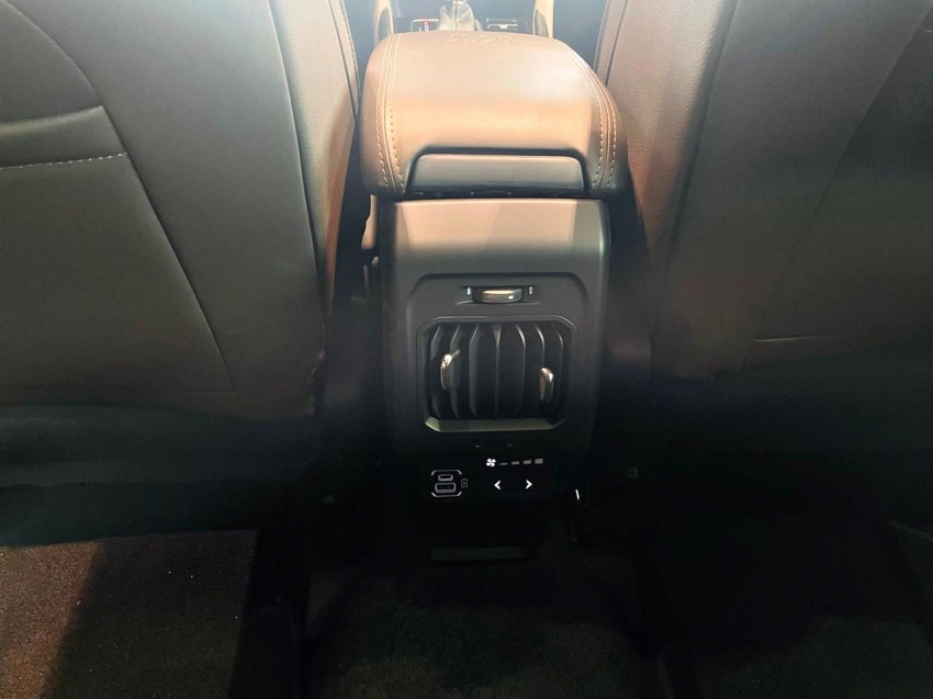 jeep commander 1.3 t270 turbo flex overland at6 2025 jeep commander 1.3 t270 turbo flex overland at6 2025