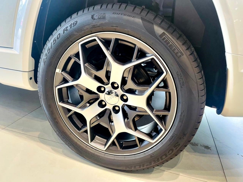 jeep commander 1.3 t270 turbo flex overland at6 2025 jeep commander 1.3 t270 turbo flex overland at6 2025