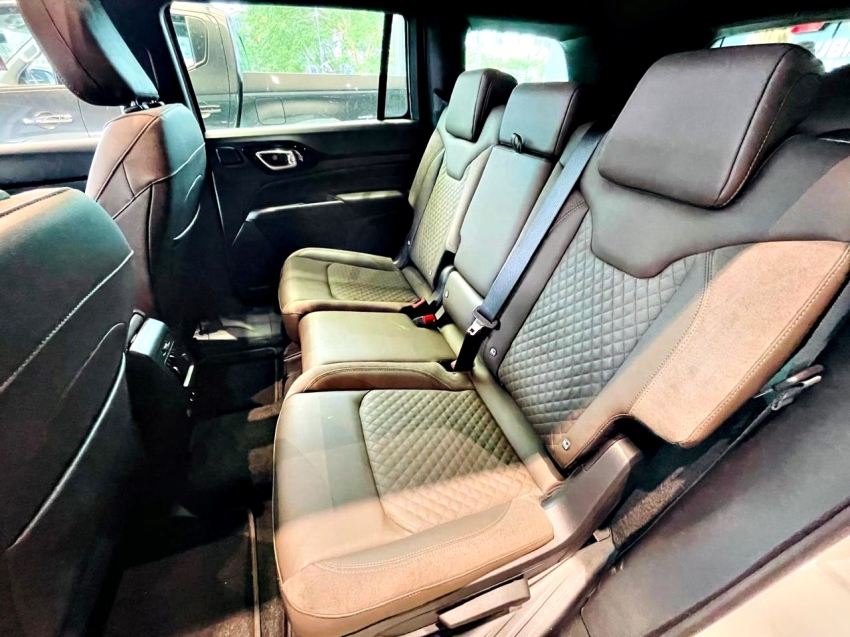 jeep commander 1.3 t270 turbo flex overland at6 2025 jeep commander 1.3 t270 turbo flex overland at6 2025