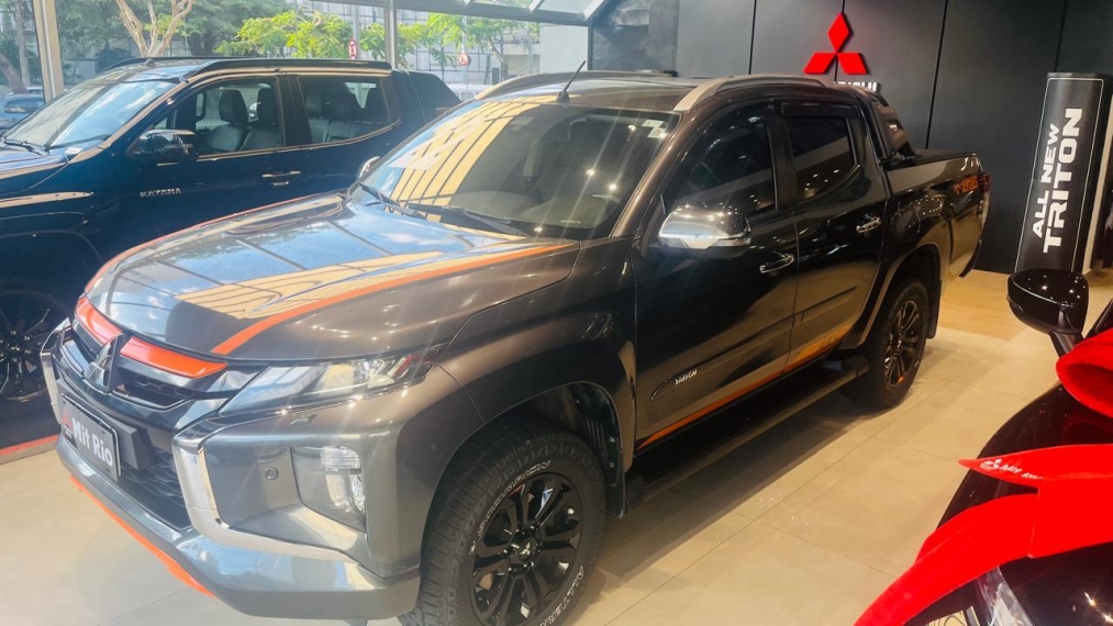 mitsubishi l200 triton 2.4 16v turbo diesel sport hpe sertoes cd 4p 4x4 automatico 2022 mitsubishi l200 triton 2.4 16v turbo diesel sport hpe sertoes cd 4p 4x4 automatico 2022